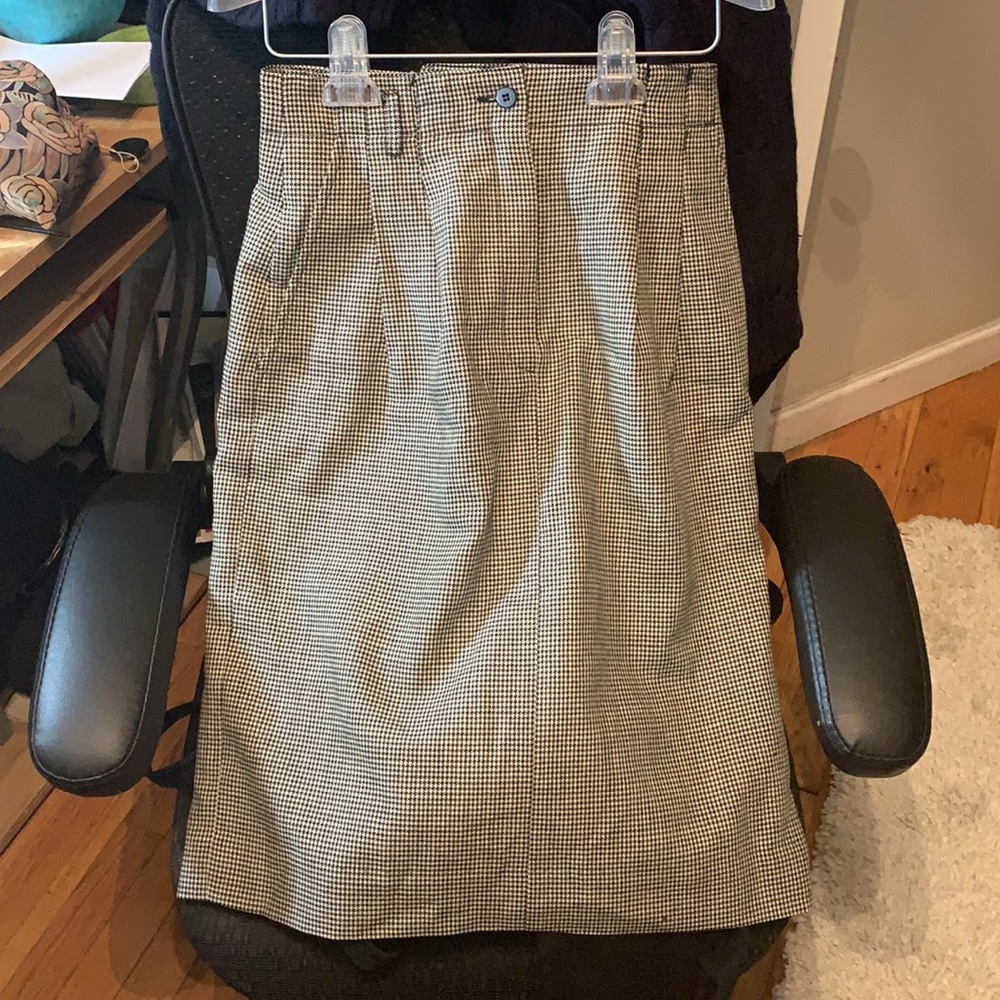 Vintage skirt.Pristine with all buttons intact